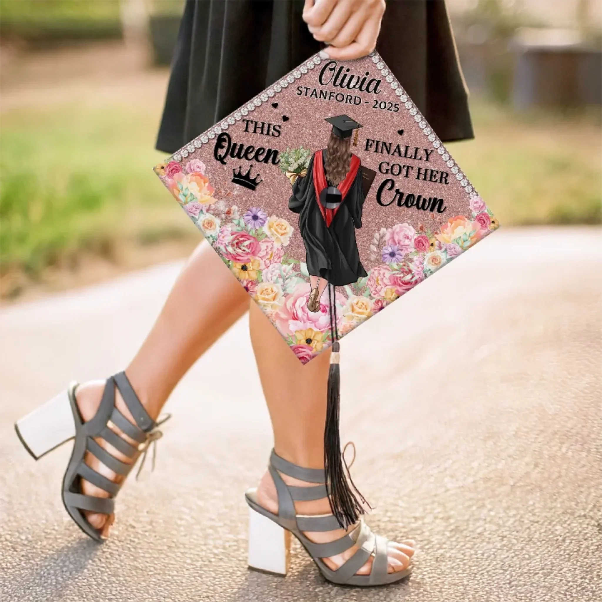 This Queen Finally Got Her Crown - Family Personalized Custom Graduation Cap - Graduation Gift For Family Members, Siblings, Brothers, Sisters - Robaser